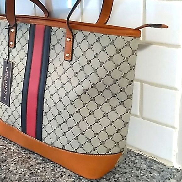 Deluxity Los Angeles Bag. NWT - Picture 3 of 13
